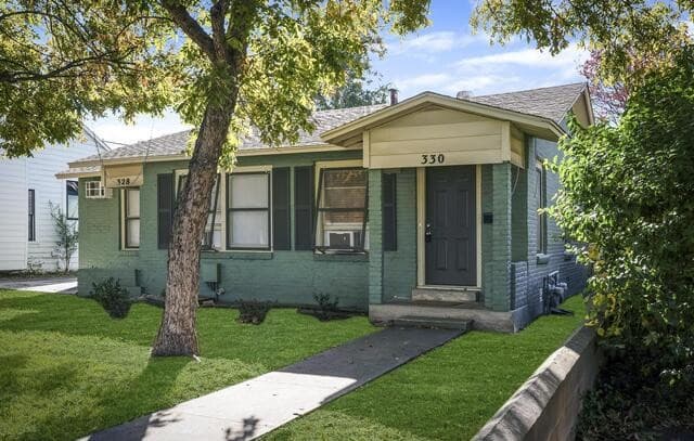 rental at 330  W Norwood Ct in San Antonio, TX — photo 1