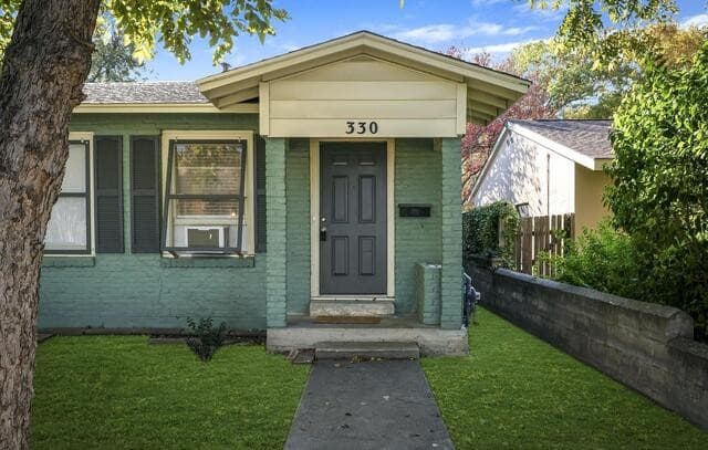 rental at 330  W Norwood Ct in San Antonio, TX — photo 2