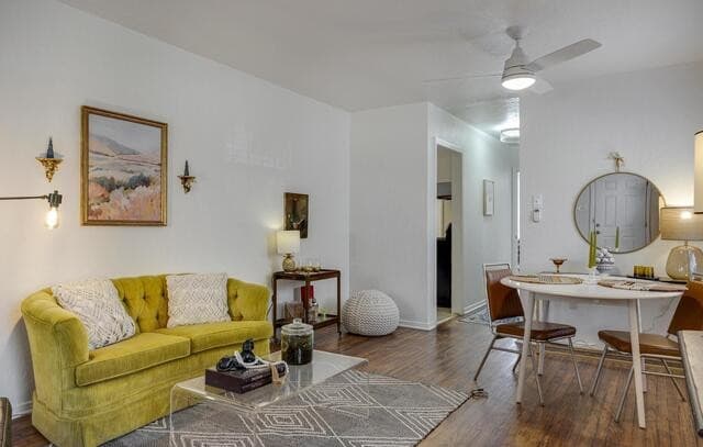 rental at 330  W Norwood Ct in San Antonio, TX — photo 3