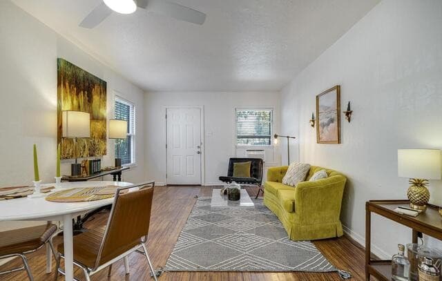 rental at 330  W Norwood Ct in San Antonio, TX — photo 4