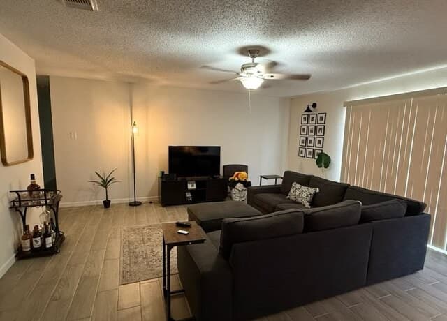 rental at 6855  Columbia Ridge Dr in Converse, TX — photo 3