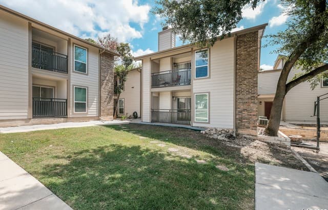 rental at 340  Montclair Unit 205 in Alamo Heights, TX — photo 1