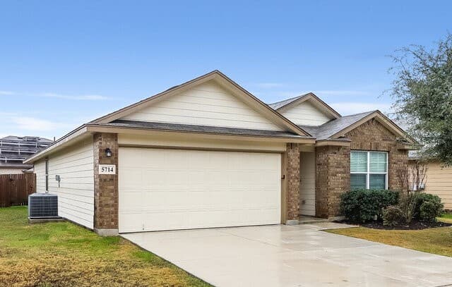 rental at 5714  Goliad Blf in San Antonio, TX — photo 3