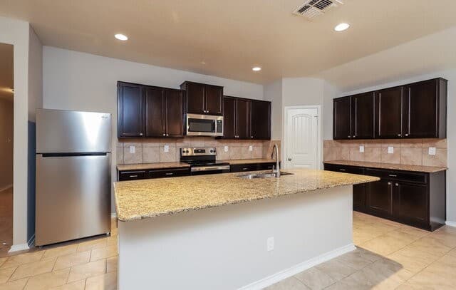 rental at 5714  Goliad Blf in San Antonio, TX — photo 5