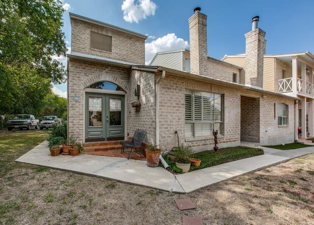 rental at 178  Oakwell Farms Pkwy in San Antonio, TX — photo 1