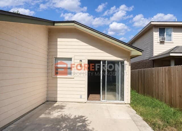 rental at 1310  Bobcat Pass in San Antonio, TX — photo 2