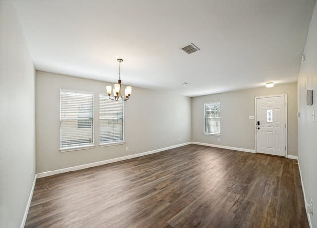 rental at 12811  Capri in San Antonio, TX — photo 3