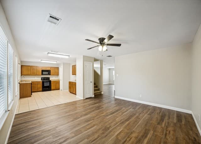 rental at 12811  Capri in San Antonio, TX — photo 4