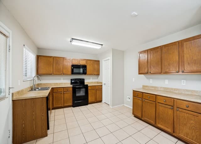rental at 12811  Capri in San Antonio, TX — photo 5