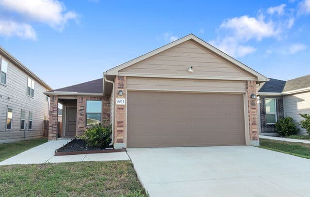 rental at 6613  Willow Landing in Converse TX