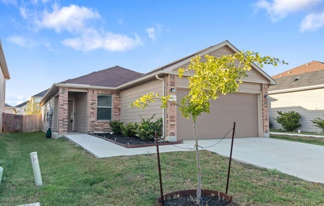 rental at 6613  Willow Landing in Converse, TX — photo 2