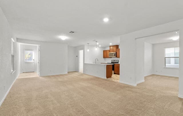 rental at 6613  Willow Landing in Converse, TX — photo 3