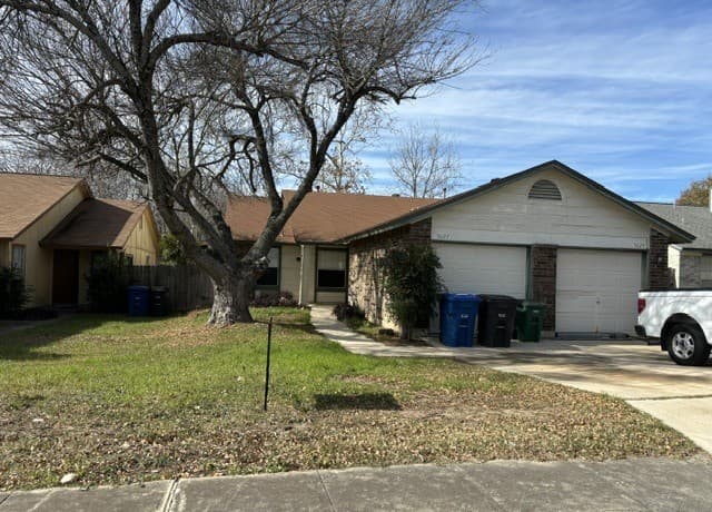 rental at 5027  Anacacho St in San Antonio, TX — photo 1