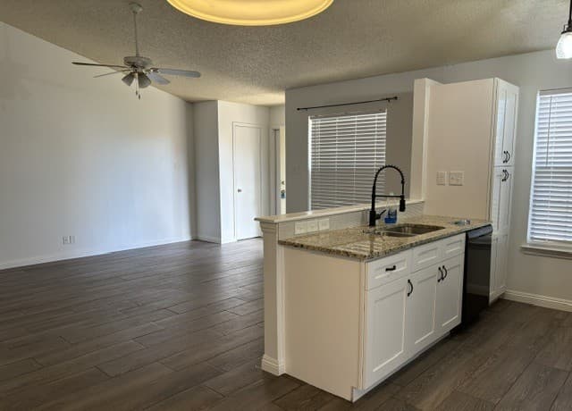 rental at 5027  Anacacho St in San Antonio, TX — photo 2