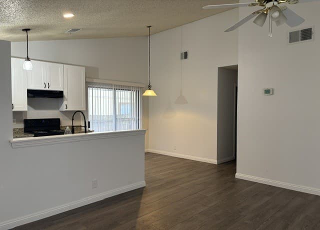 rental at 5027  Anacacho St in San Antonio, TX — photo 4