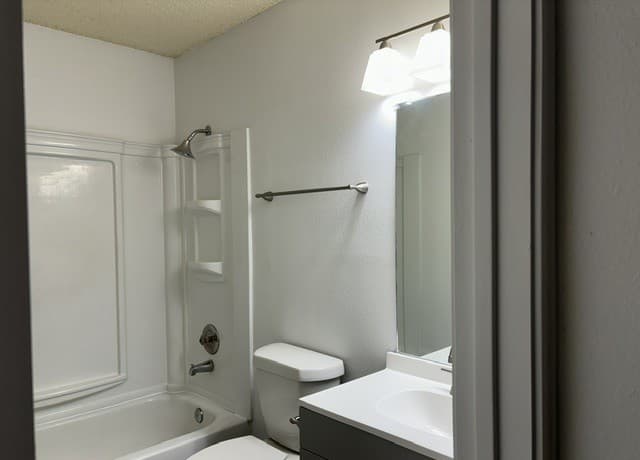 rental at 5027  Anacacho St in San Antonio, TX — photo 5