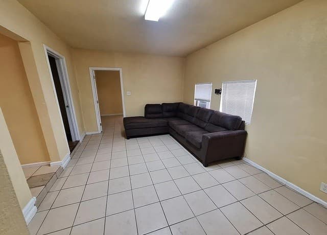 rental at 1040  Gulf in San Antonio, TX — photo 3