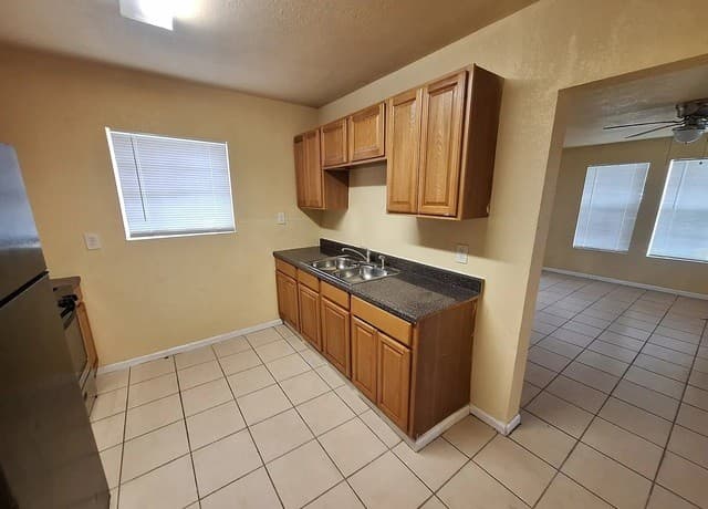 rental at 1040  Gulf in San Antonio, TX — photo 5