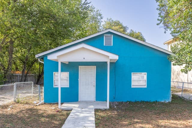 rental at 834  Division Ave Unit B in San Antonio, TX — photo 2