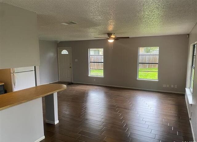 rental at 7920  Falcon Ridge in San Antonio, TX — photo 2