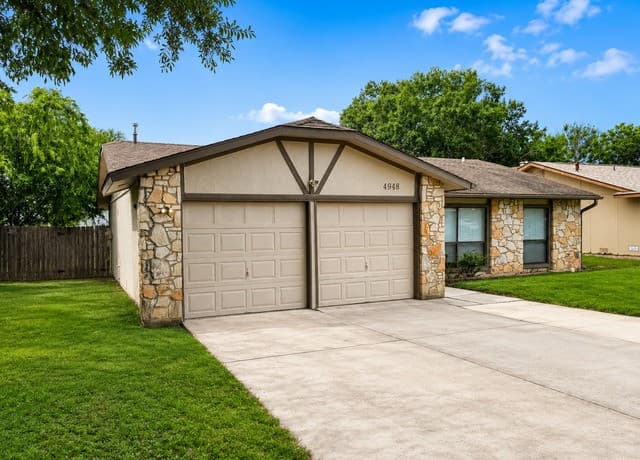 rental at 4948  Champlain in San Antonio, TX — photo 2