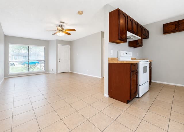 rental at 4948  Champlain in San Antonio, TX — photo 4