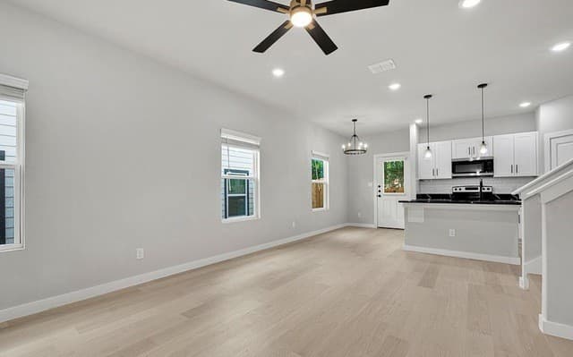 rental at 521  Dakota St Unit 101 in San Antonio, TX — photo 3