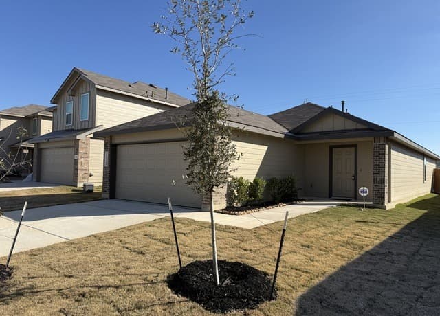 rental at 15510  Lemon Pepper in Von Ormy, TX — photo 2