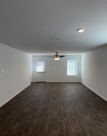 rental at 15510  Lemon Pepper in Von Ormy, TX — photo 3