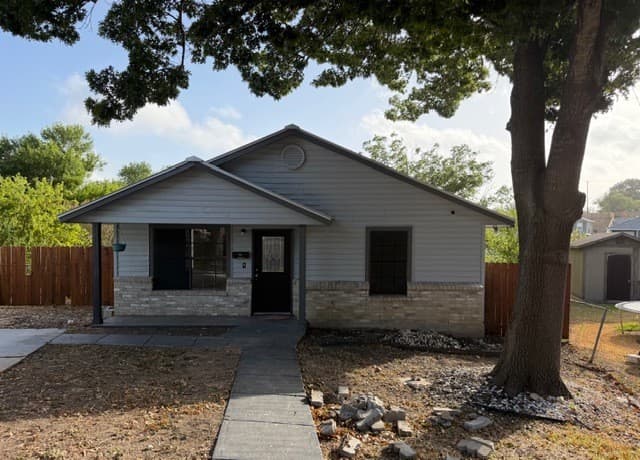 rental at 211  Rivertree in San Antonio, TX — photo 1