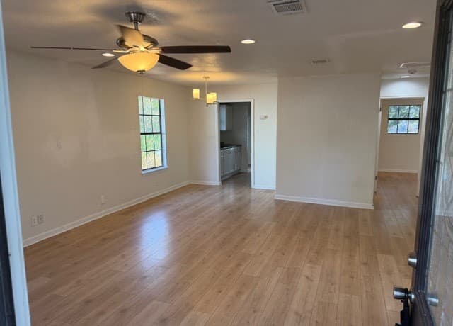 rental at 211  Rivertree in San Antonio, TX — photo 2