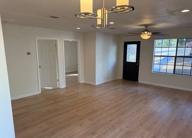 rental at 211  Rivertree in San Antonio, TX — photo 4