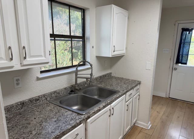 rental at 211  Rivertree in San Antonio, TX — photo 5