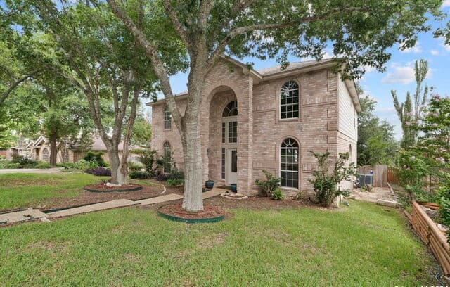 rental at 711  Arch Stone in San Antonio, TX — photo 2