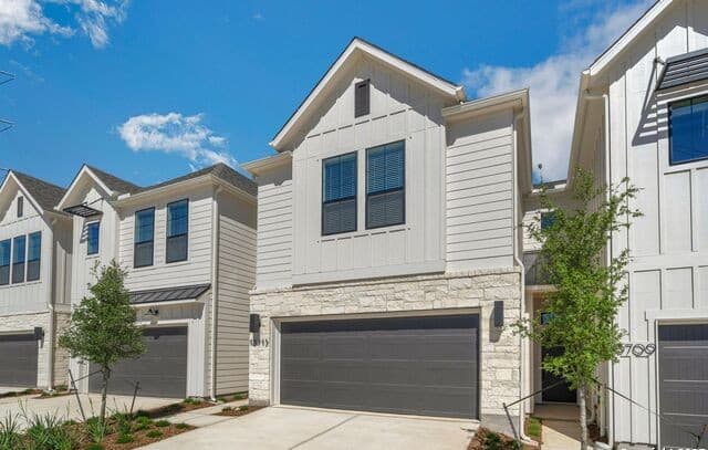rental at 13632  Giovannis Gdn in San Antonio, TX — photo 2