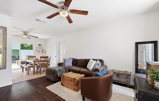 rental at 6707  Pear Tree in San Antonio, TX — photo 3