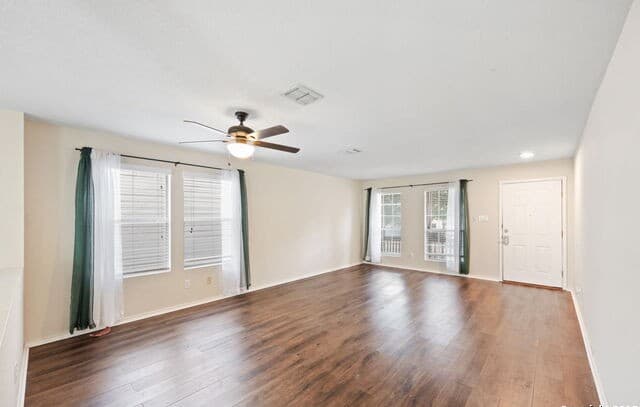rental at 5826  Bronco Way in San Antonio, TX — photo 3