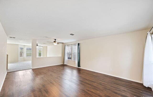 rental at 5826  Bronco Way in San Antonio, TX — photo 4