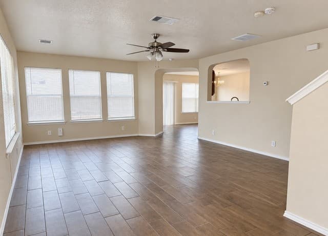 rental at 6051  Kensinger Pass in Converse, TX — photo 2