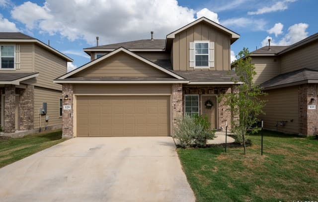 rental at 129  Legendary Trail Loop in Floresville, TX — photo 1