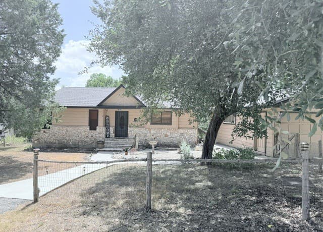 rental at 104  Canteen in Canyon Lake, TX — photo 3