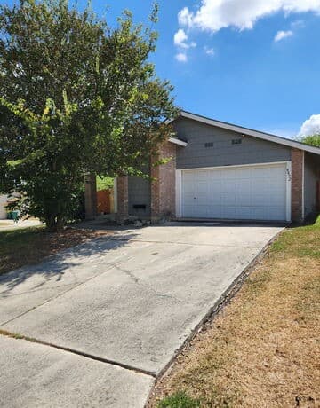 rental at 8422  Clear Meadow in Converse, TX — photo 1