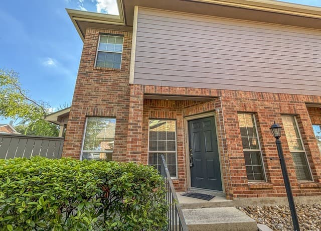 rental at 129  Chapel Hill Circle Unit 129 in San Antonio, TX — photo 2