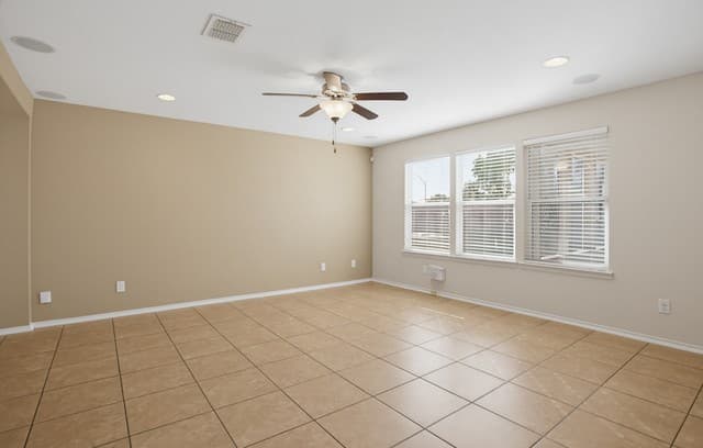 rental at 9115  Summit Lk in San Antonio, TX — photo 3