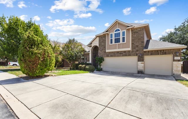rental at 12522  Lexi Petal in San Antonio, TX — photo 2