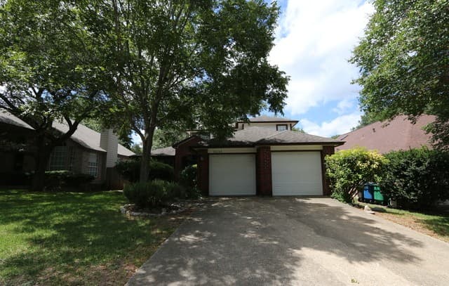 rental at 25114  Summit Crk in San Antonio, TX — photo 1