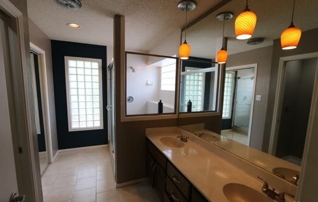 rental at 25114  Summit Crk in San Antonio, TX — photo 2