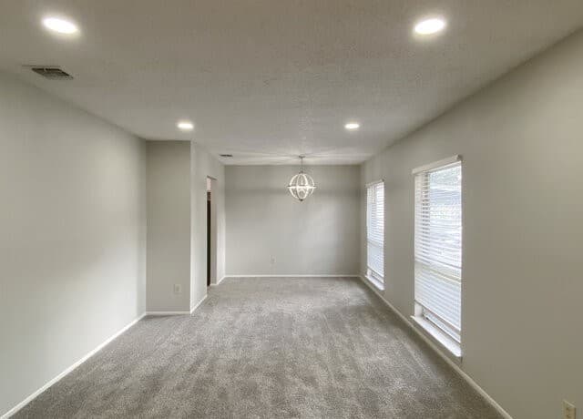 rental at 7146  Spring Grove in San Antonio, TX — photo 5