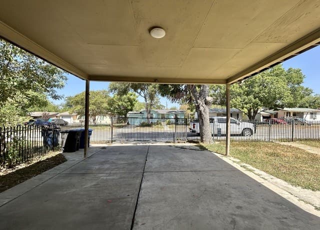rental at 826  Pennystone Ave in San Antonio, TX — photo 2