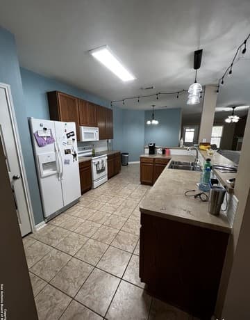 rental at 4010  Canyon Pkwy in San Antonio, TX — photo 4